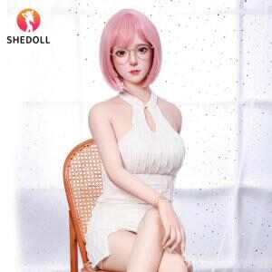 [SHEDOLL]顧小雨 158cm 蜜桃學姊|露背白裙+粉發細框鏡|自然C杯 | 可盤腿坐立姿勢